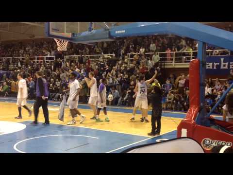 La afición con el quesos Cerrato y el equipo con la afición