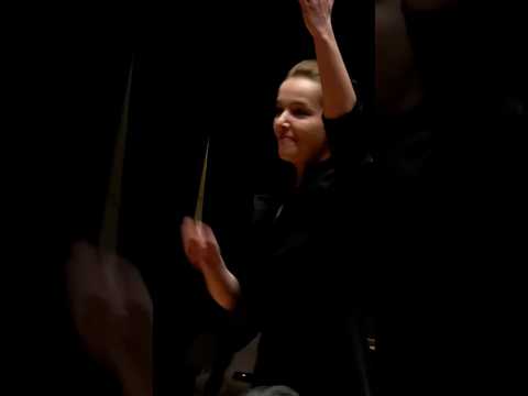 Anna Rakitina conducts Beethoven “Egmont” overture with Gewandhausorchester Leipzig