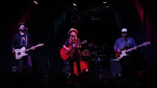 Sunny Sweeney -  Bottle in my Bed