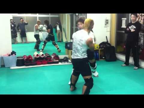 キックボクシングでスパーリング