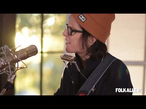 Folk Alley Sessions at 30A: Sera Cahoone - "Dusty Lungs"
