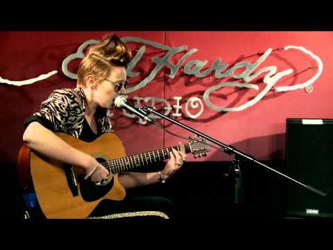 La Roux - Bulletproof (Live @ Ed Hardy Studios)