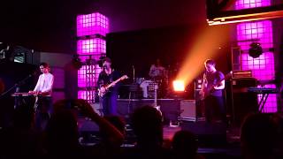 Upon this tidal wave of young blood - Clap your hands say yeah