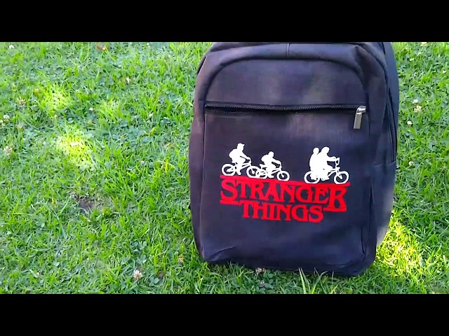 Vídeo relacionado con Stranger Things Logo & Silhouettes Black Mochila de 18.5 pulgadas
