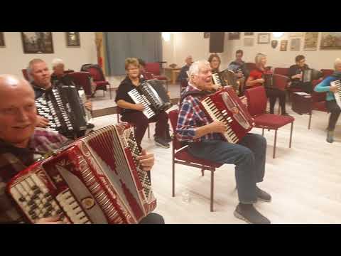 LINDESNES TREKKSPILLKLUBB - "HAN TEK IKKJE GLANSEN FRA LIVET" & "SOM EN HERLIG GUDDOMSKILDE"