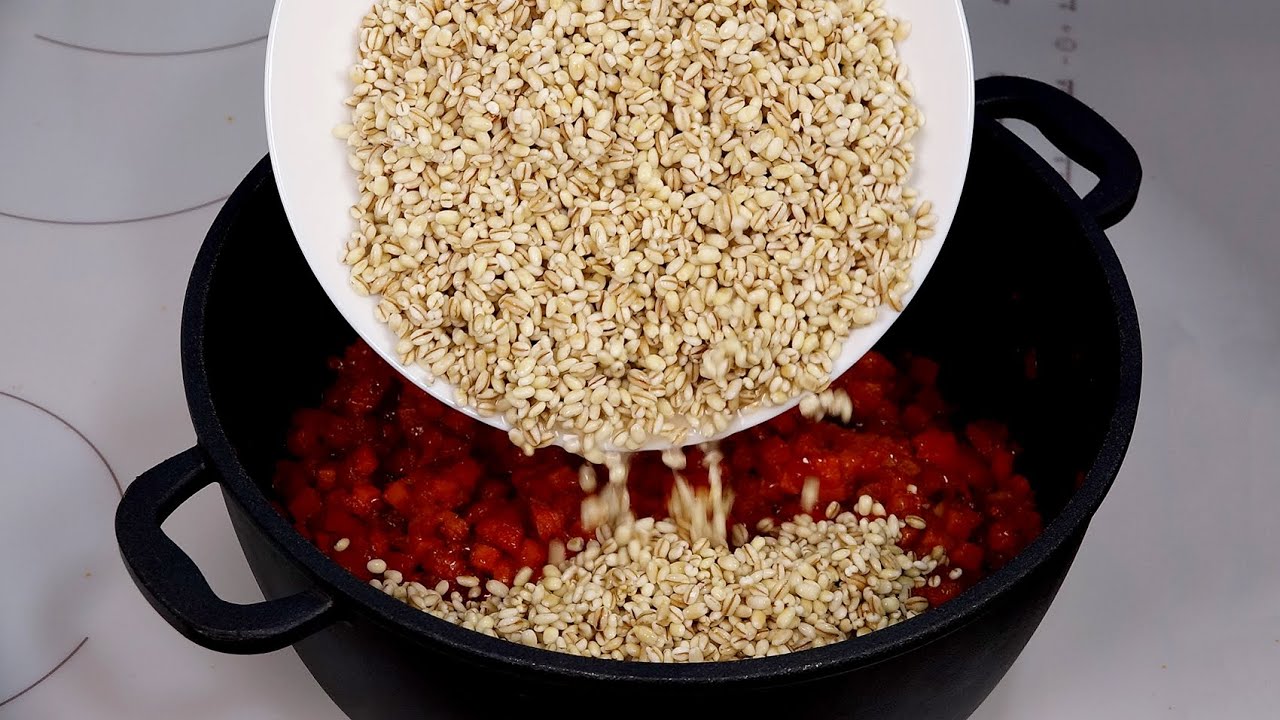 Десерт из перловки. Как вкусно пожарить перло. Кухня наизнанку перловка. Кухня наизнанку перловка. Перловая каша в прозрачной посуде.