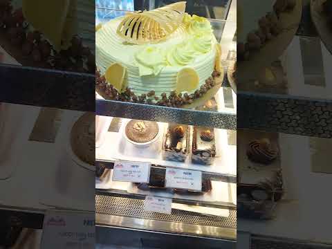 🤯 Sirf 250 Rs mein | India Street Food Shorts | Sarfaraz food vlogs #shorts #shortsfeed #cake