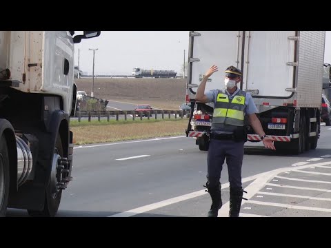 Caminhoneiros liberam SP-310 em RC