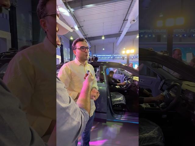 Suneel visited Omoda & Jeacoo stall at PakWheels New Wheels Expo Karachi 2025