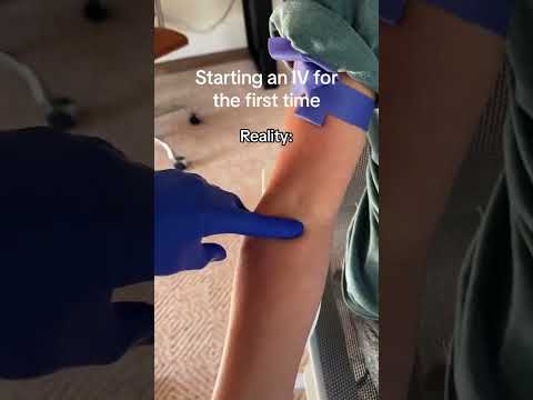 Starting an IV: Expectation VS Reality 🤪#nurseinthemaking #nursingschool