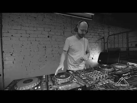 Ferdinger | AREA Booking | La Machine du Moulin Rouge | France