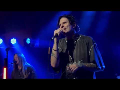 Austin Winkler - The Founder (Hinder) Live in concert - Lips of an Angel - Madison,WI 9.9.25