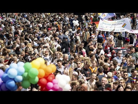 Schrill und bunt: Hunderttausende feiern in Berlin den Christopher Street Day