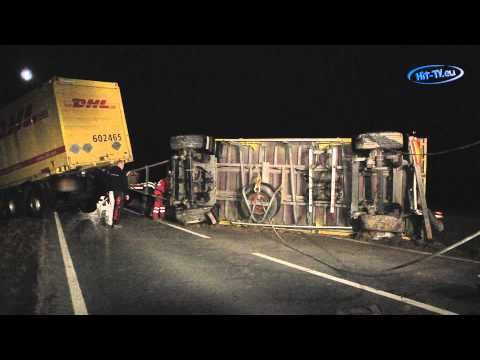 LKW Anhänger umgekippt nahe Neumark (Vogtland)