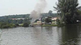 preview picture of video 'Motorbootbrand auf der Donau bei  Regensburg - Prüfening'