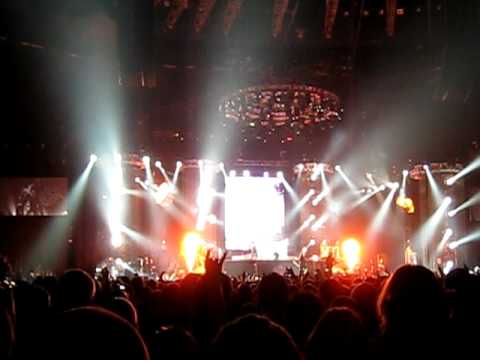 Guns N Roses - Prague 2010 - Live and let die