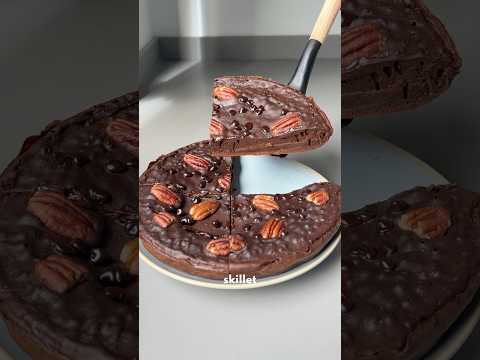 SKILLET BROWNIE 😍🍫#brownie #chocolatedessert #skilletdessert