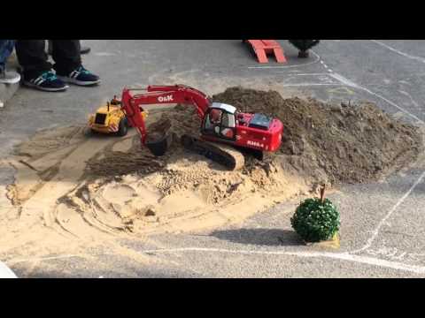 4x4inquad - escavatore al lavoro