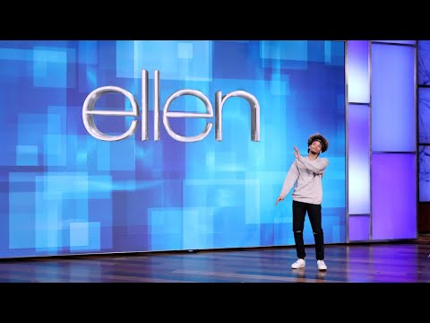 バイラルなTikTokダンサーAjaniは彼の信じられない動きをオフに示しています。 (Viral TikTok Dancer Ajani Shows Off His Incredible Moves)