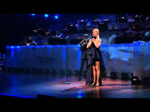 Tina Dico + Helgi Jonsson - River (Joni Mitchell Cover) DRs Store Juleshow 2012 [HD]