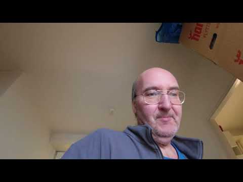 MongoTV_9838 - STØVSUGER KLAMT INSEKT VÆK UNDER MIT SKRIVEBORD