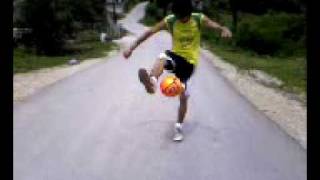 preview picture of video 'Freestyle football tricks SREBRENIK Cucy'