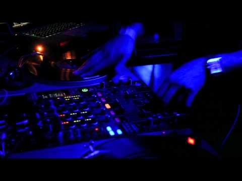 DJ R-WAN & MC STIK-E LIVE TOUR 2011
