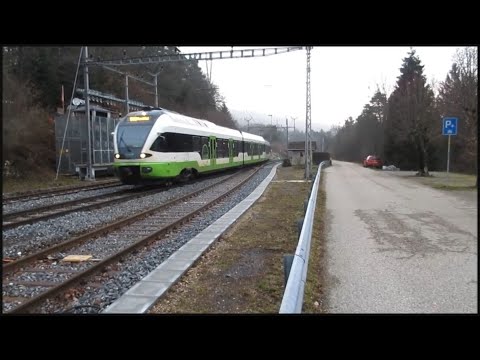 Regioexpress à la gare de Chambrelien