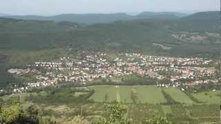 preview picture of video 'Pilis-tetőről, panoráma Pilisszentkereszt felé, 120819-004'