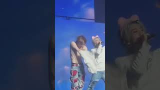 Download lagu woy #taeyong buka baju trus dilmpar brntng bngt yg dpet tuh baju😅 #nct127 thelink in brazil day 2 mp3 Download lagu woy #taeyong buka baju trus dilmpar brntng bngt yg dpet tuh baju😅 #nct127 thelink in brazil day 2 mp3