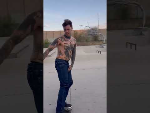 Shayne Smith - hot rollerblader comedian