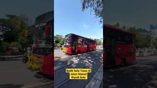 Download lagu Transportasi Umum Batik Solo Trans di Jalan Slamet Riyadi Surakarta - Solo Indonesia #kotasolo #solo mp3