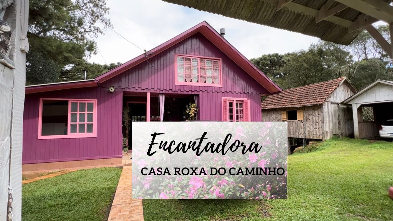 Encantadora casa roxa e rosa com uma emocionante história de amor