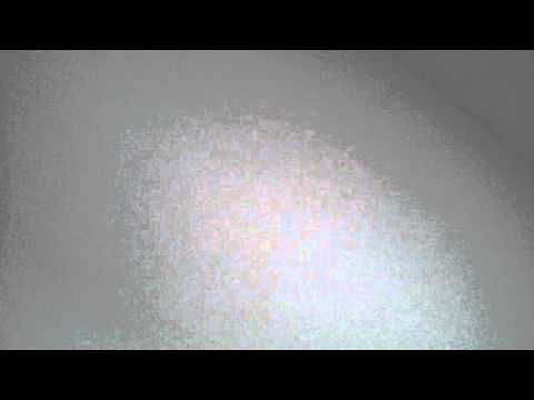 Flasche fliegt gegen Wand