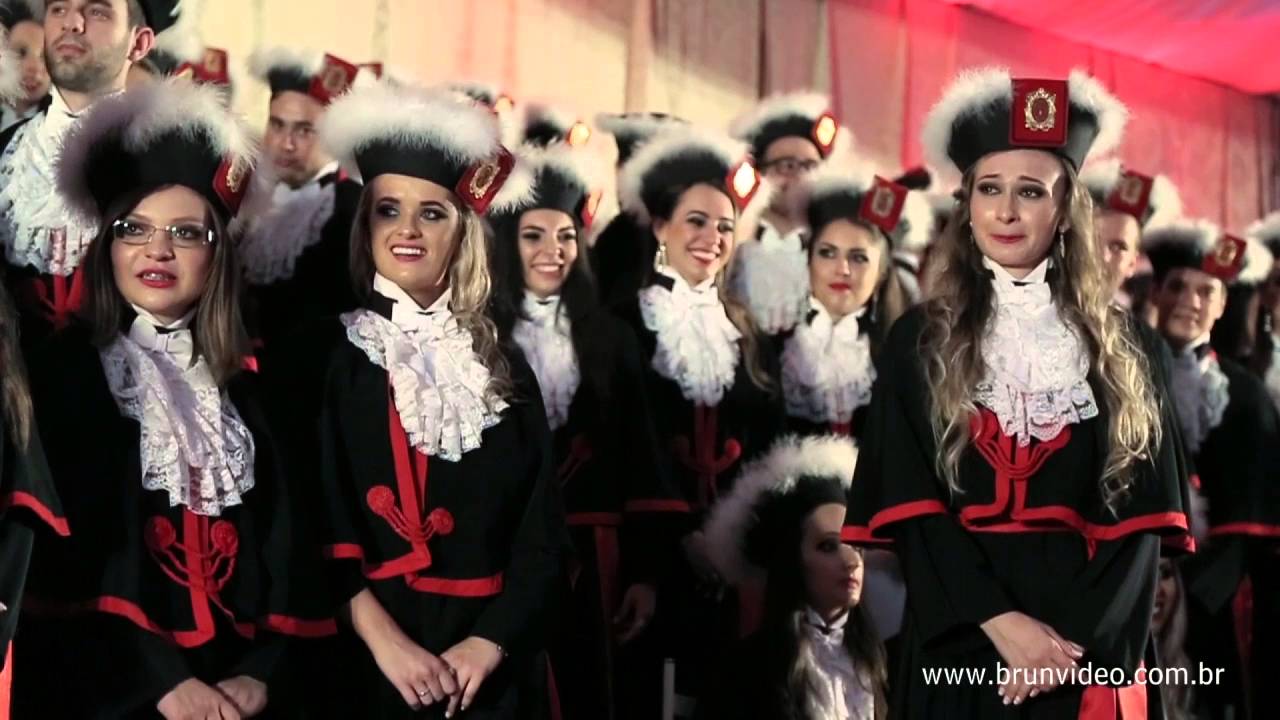 PEDIDO DE CASAMENTO NA FORMATURA DO CURSO DE DIREITO