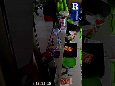 Pura-Pura Beli Seblak Padahal Incar HP