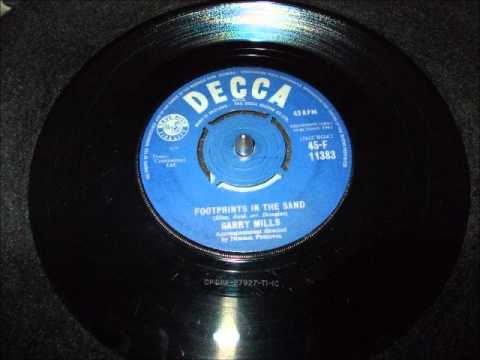 Garry Mills - Footprints in the sand