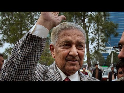 من هو عبد القدير خان "أبو القنبلة الذرية الباكستانية" المتهم بنشر تكنولوجيا السلاح النووي؟
