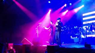 Como me mira (En vivo) - Fonseca