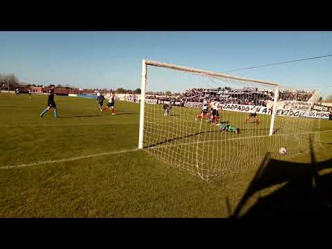 Claypole 2 - Victoriano Arenas 0 (gol de Acosta) Penal.