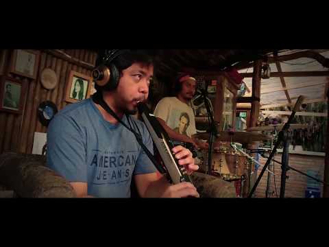 Lagu Hangat - Sisir Tanah