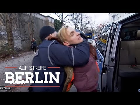 This "woman" wants to steal from police officers – but the plan backfires! | On Patrol | SAT.1 TV