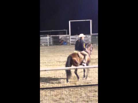 Solos en el ruedo en el Jaripeo Ontario, Oregon
