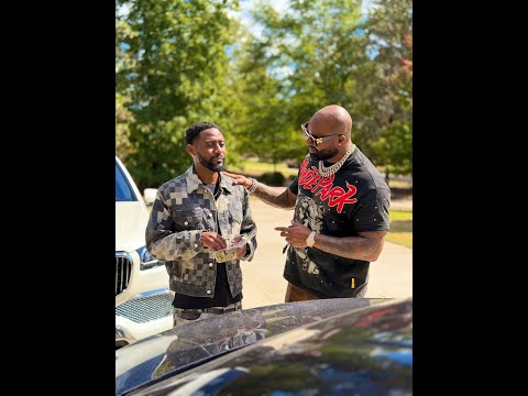 When Mike tells Wayne that Honey Pot used to talk to D!