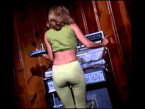 Ginette Sage  Devant le jukebox