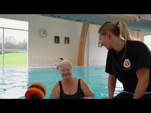 Bassintræning i varmtvandsbassin i Fysioterapien.dk