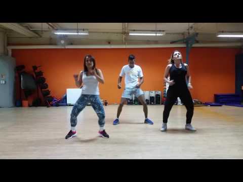 Tati zaqui parte.  Mc Gustta - Bunda Maluca - coreografia Ellite Fit