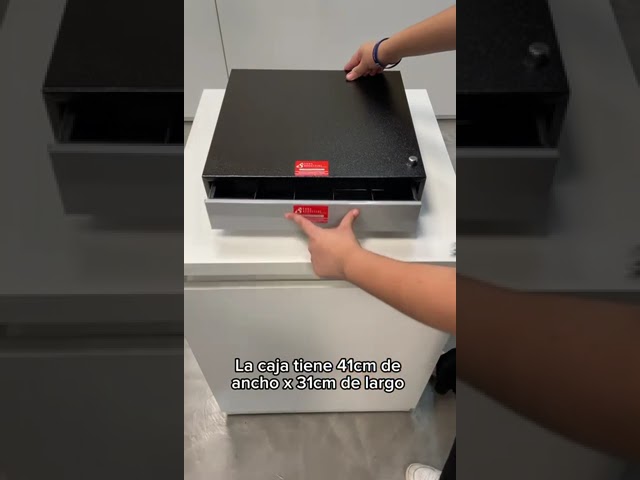 Vídeo relacionado con Westcott Caja de efectivo con cerradura (compacta, 15 cm) plata | Caja con cerradura de chapa de acero con 2 llaves | Inserto extraíble para monedas con 6 compartimentos | E-51000 SILVER