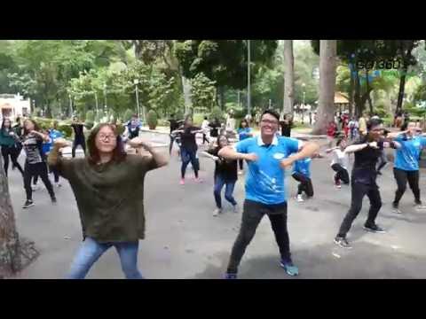Flashmob UEH K42 - Turn It Up (Monstar)