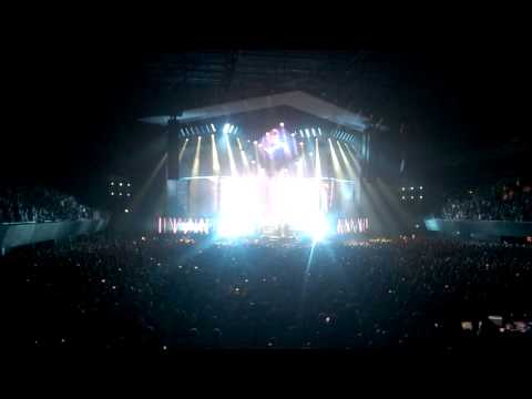 Blof in de Ziggodome met Thé Lau, 13 december 2014 - Iedereen is van de wereld